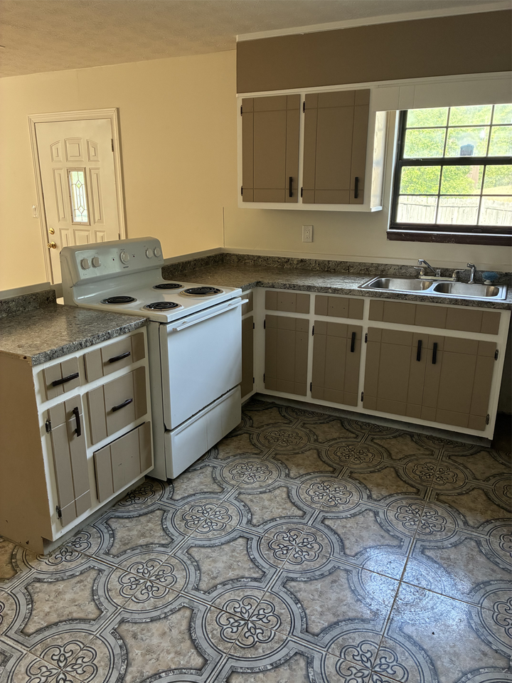 7328 Chaucer Ct - Photo 4 of 14