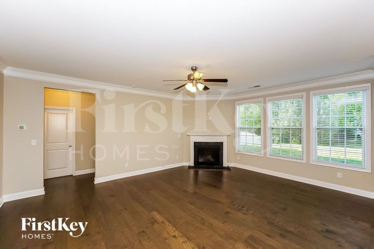 3955 Norman View Dr - Photo 3 of 19