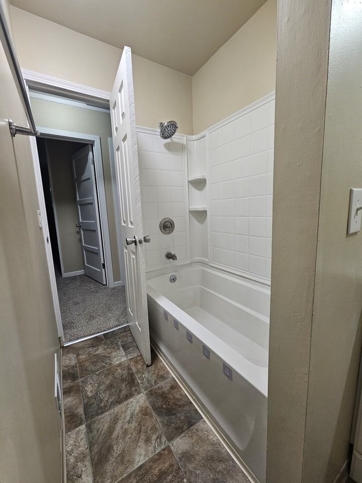 1407 Stevens Dr - Photo 3 of 7