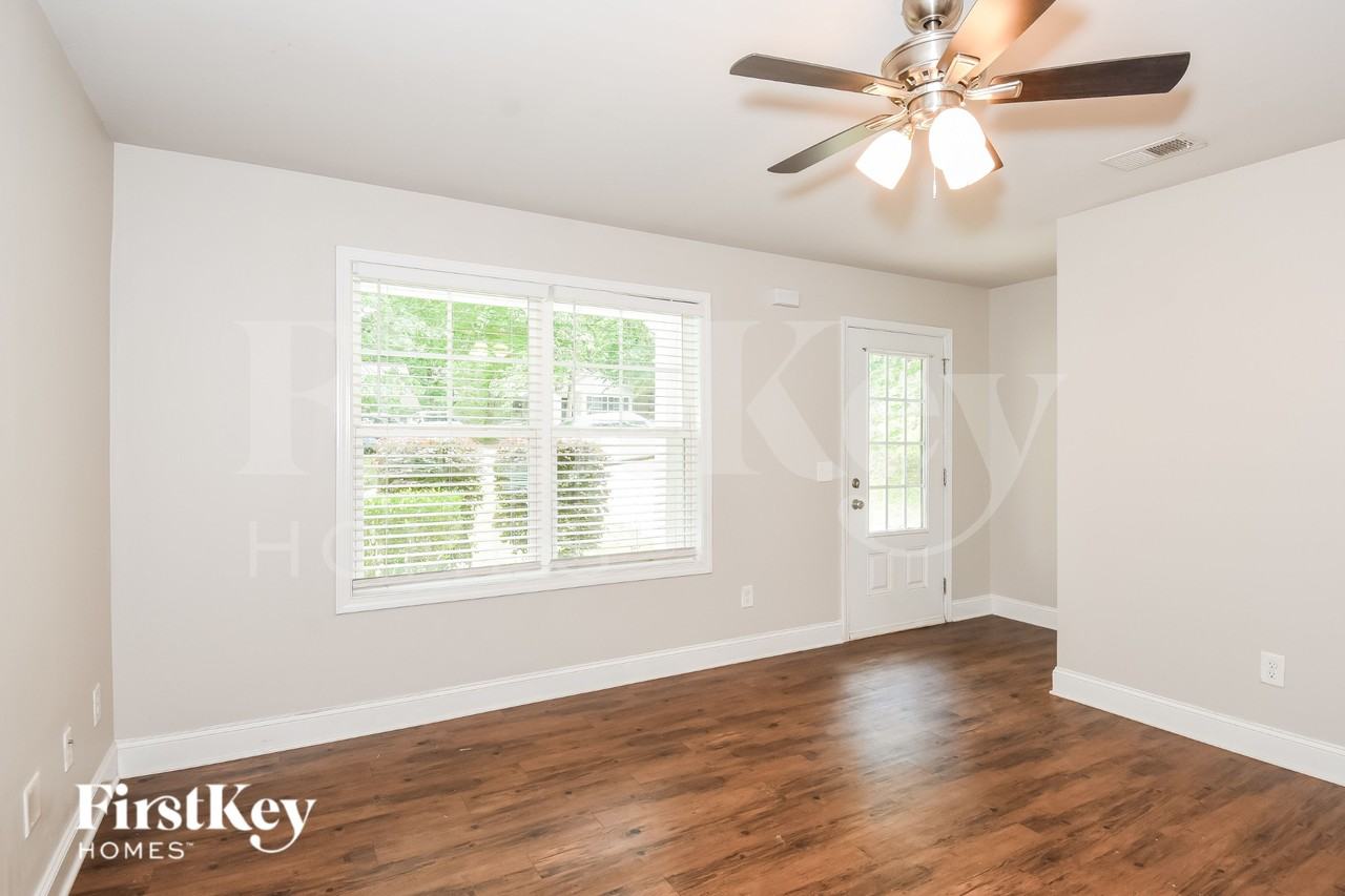 2520 Belaire Dr - Photo 2 of 16
