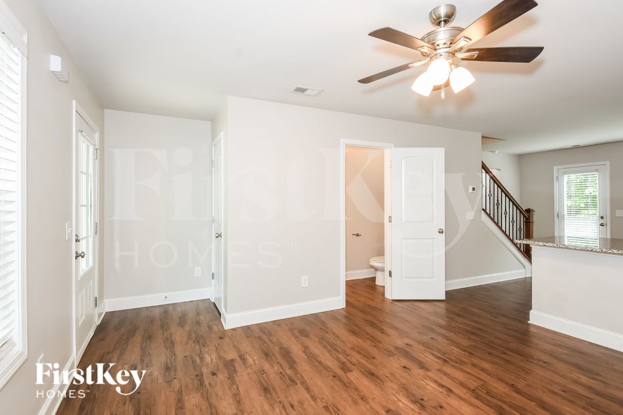2520 Belaire Dr - Photo 4 of 16