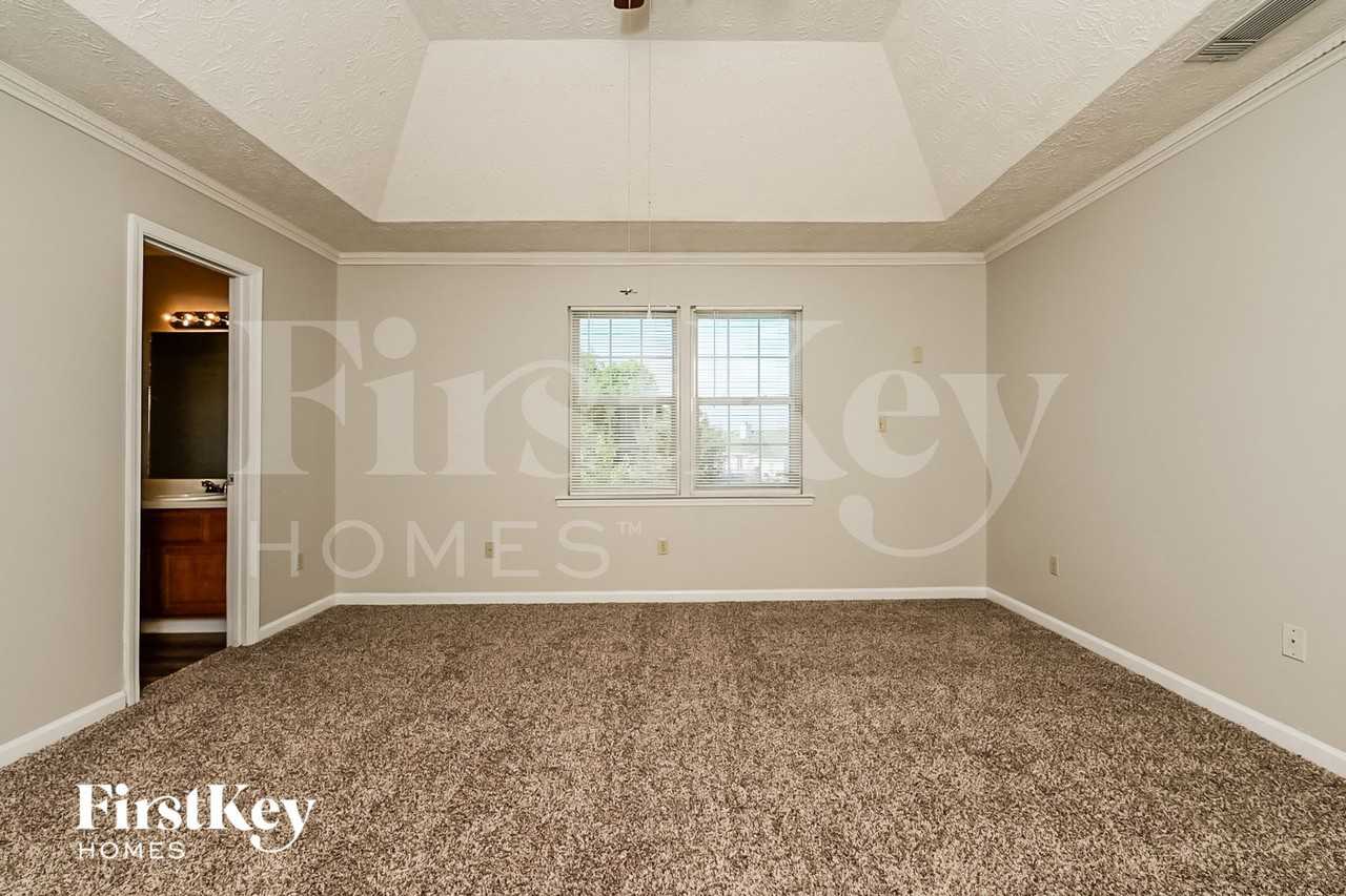 215 Brooks Dr - Photo 7 of 15