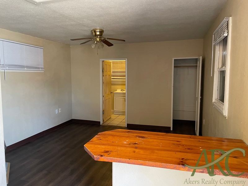 1317 1/2 Spruce St - Photo 2 of 5