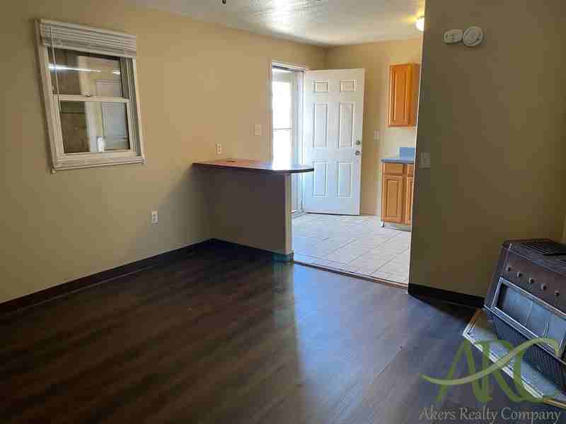 1317 1/2 Spruce St - Photo 3 of 5