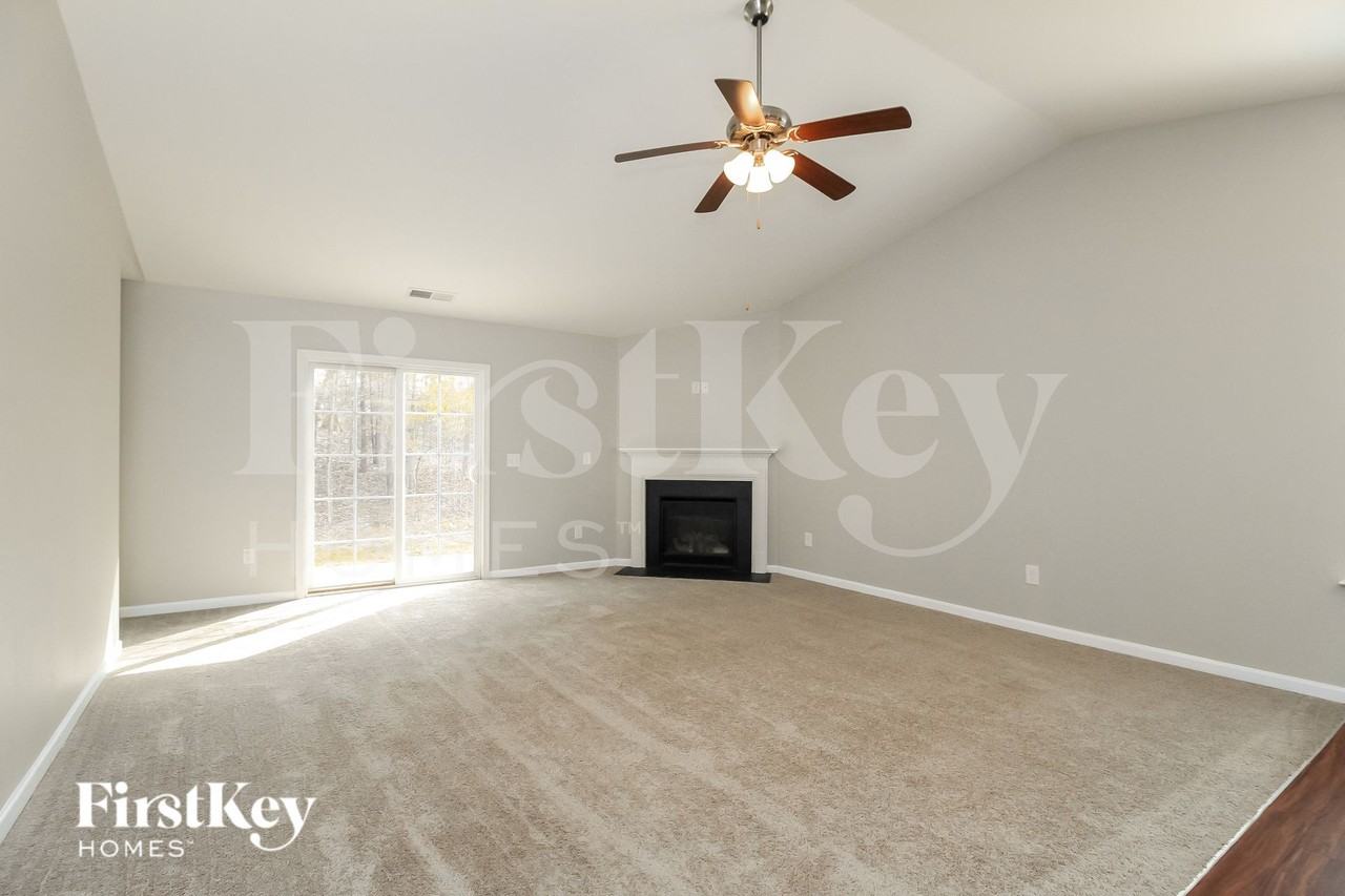 1558 Weatherend Dr - Photo 3 of 15