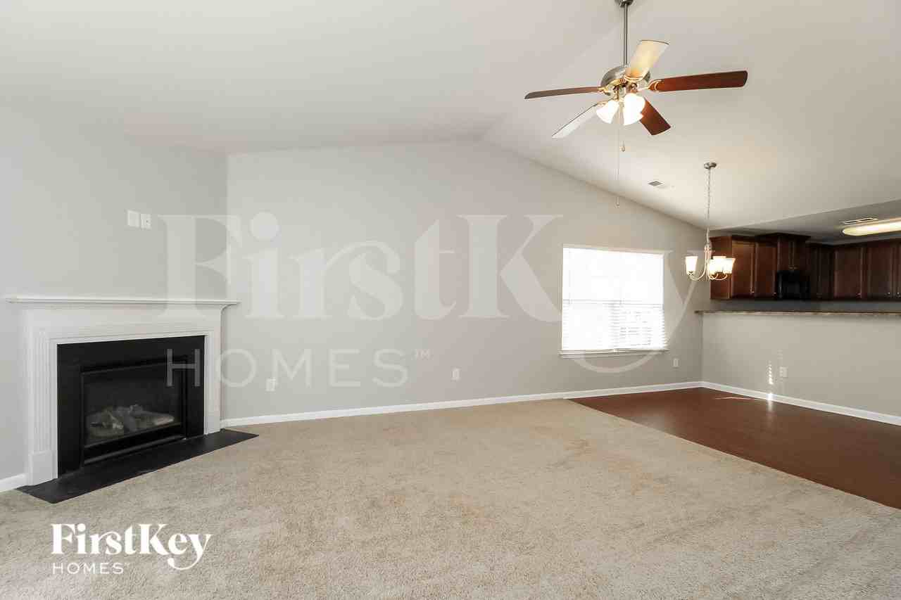 1558 Weatherend Dr - Photo 4 of 15