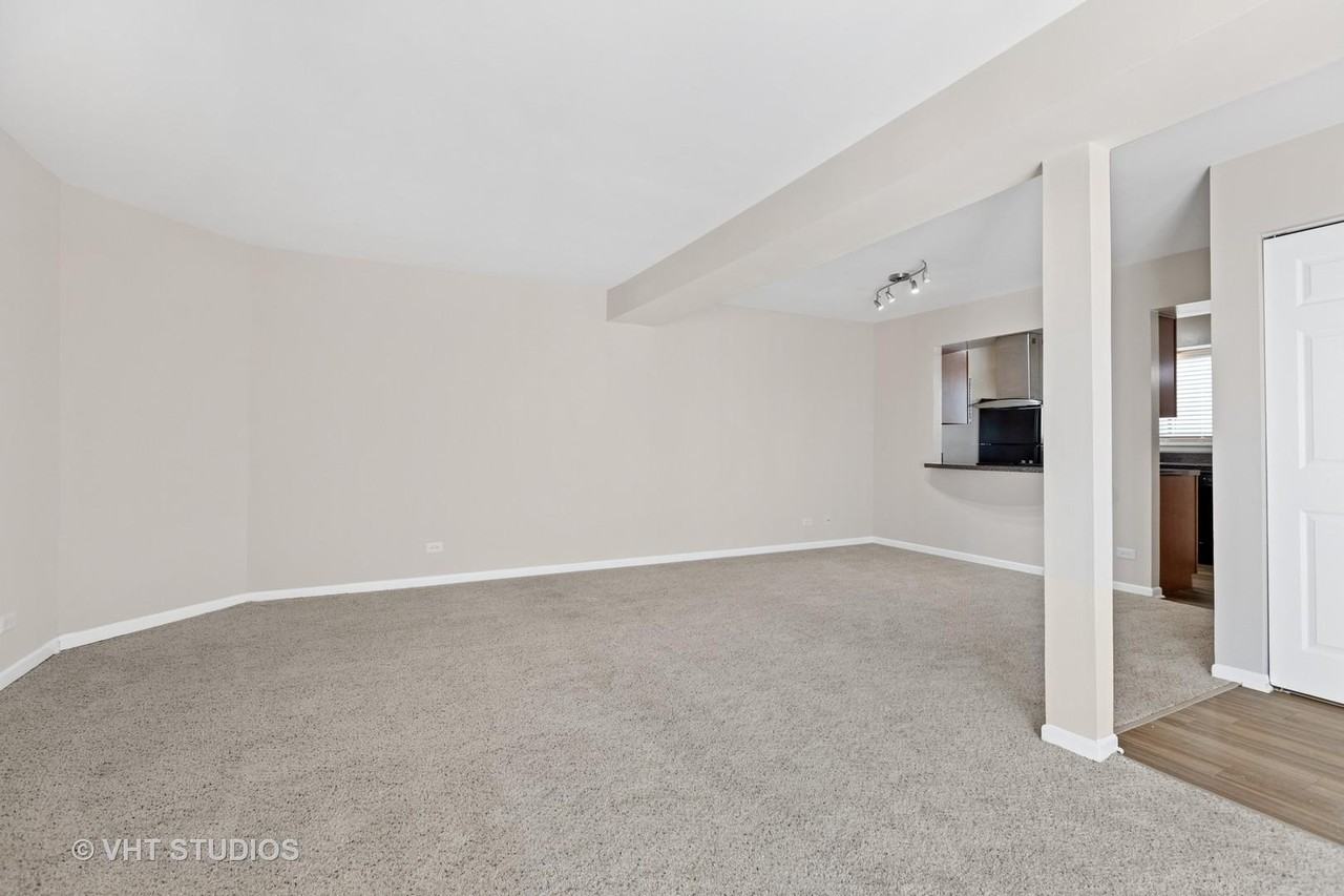 1621 Westminster Dr #203