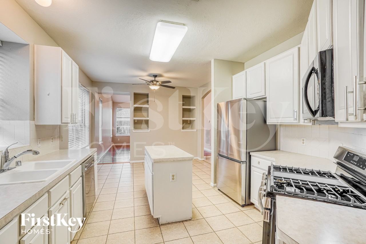 12831 Pheasant Lake Ct - Photo 7 of 20