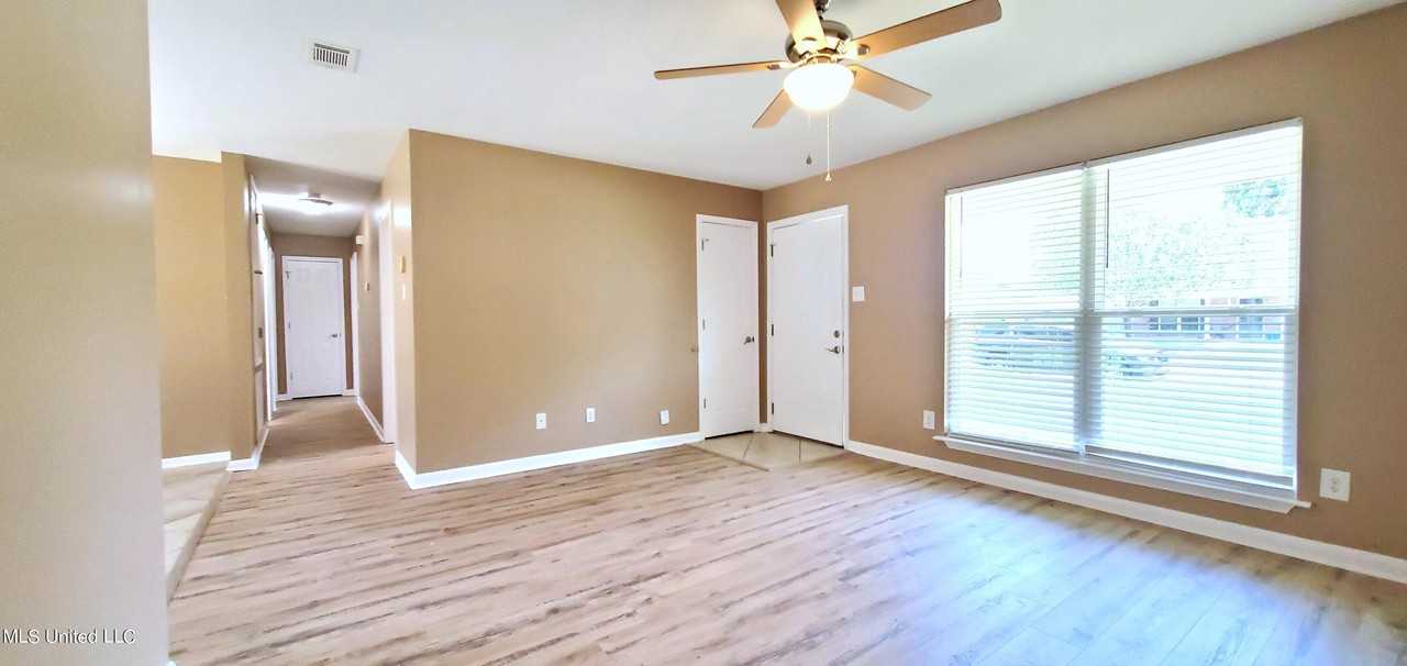 230 Saratoga Dr - Photo 2 of 17