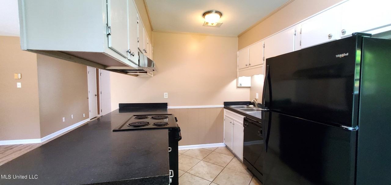 230 Saratoga Dr - Photo 7 of 17