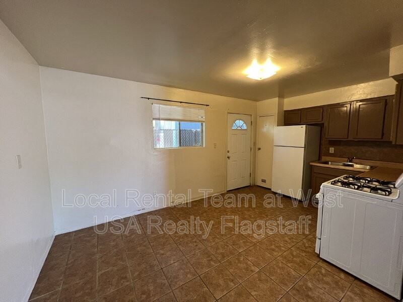 117 E Ellery Ave #2 - Photo 4 of 8