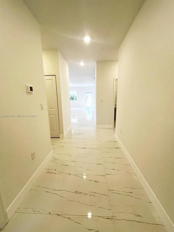 833 Se 26th Rd #0 - Photo 2 of 11