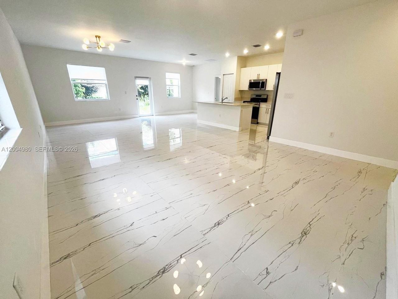 833 Se 26th Rd #0 - Photo 3 of 11