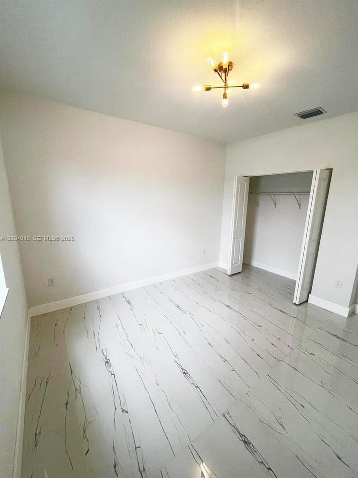 833 Se 26th Rd #0 - Photo 7 of 11