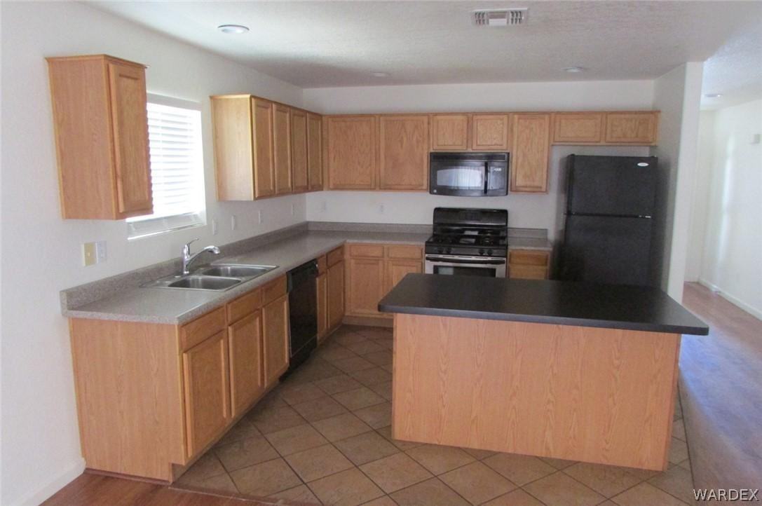 432 Harbor Dr - Photo 2 of 10