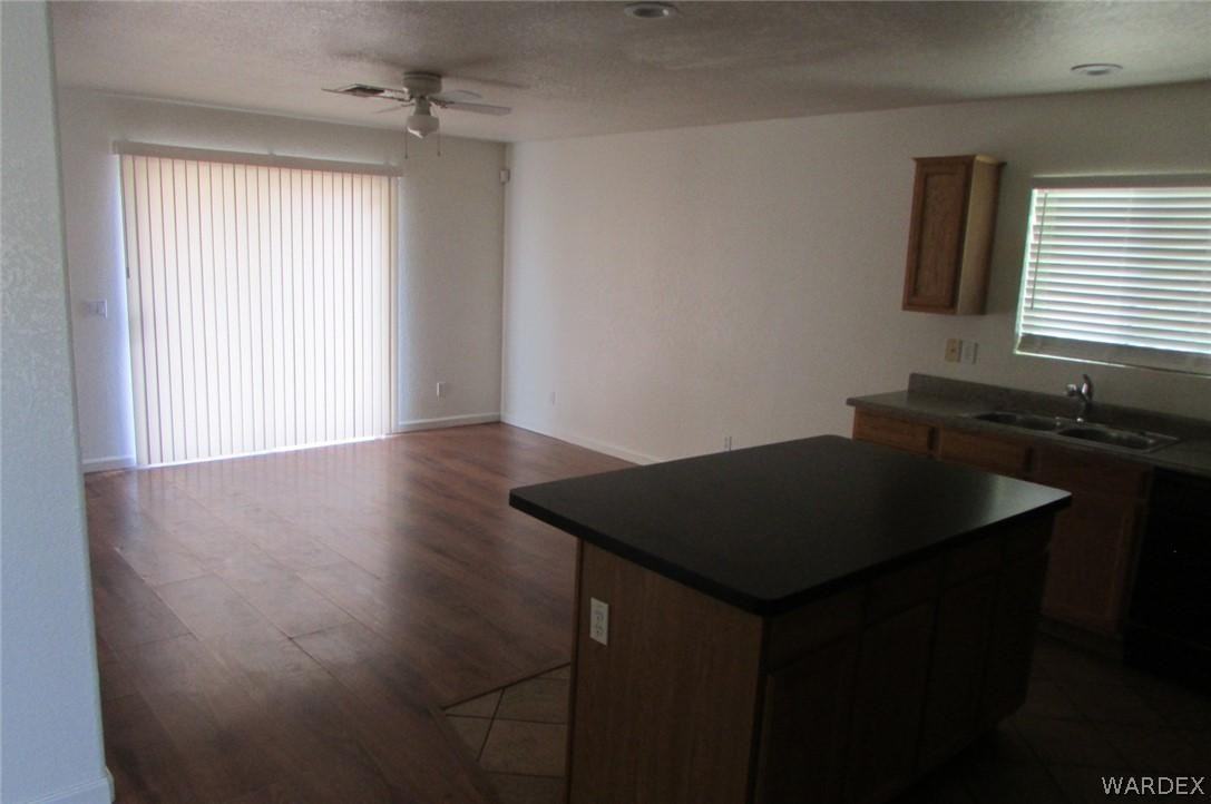 432 Harbor Dr - Photo 3 of 10