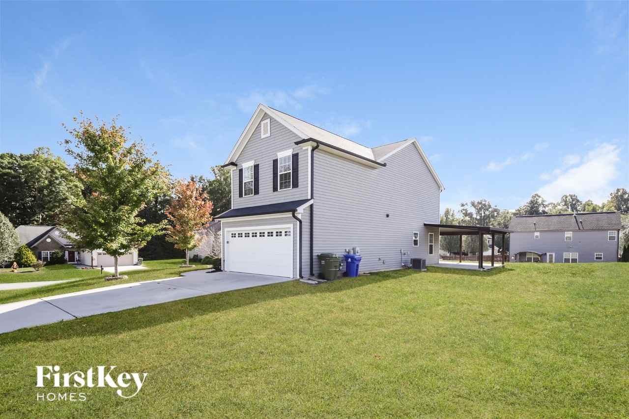 111 Twisted Cypress Ln - Photo 2 of 15