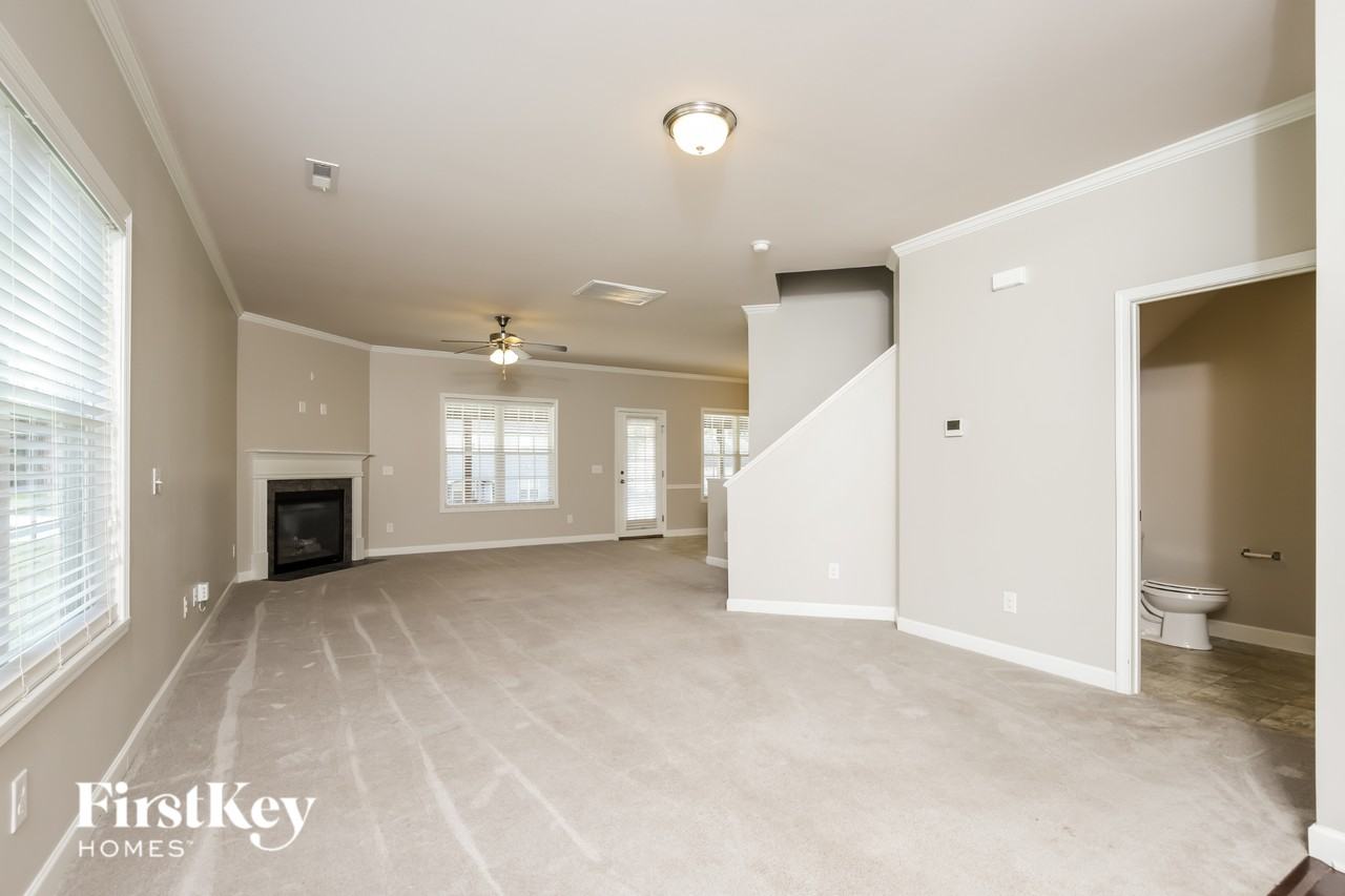 111 Twisted Cypress Ln - Photo 3 of 15