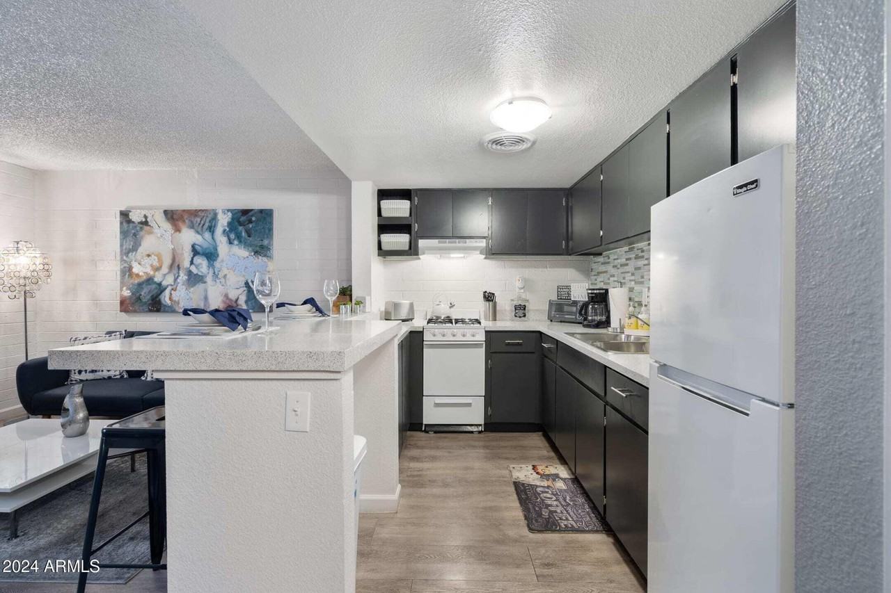 1601 W Camelback Rd - Photo 4 of 22