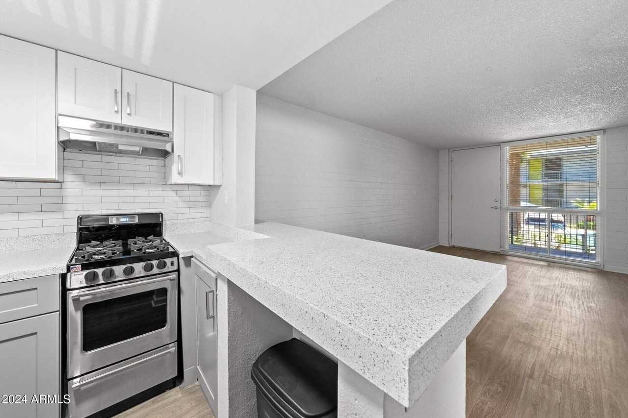 1601 W Camelback Rd - Photo 5 of 22