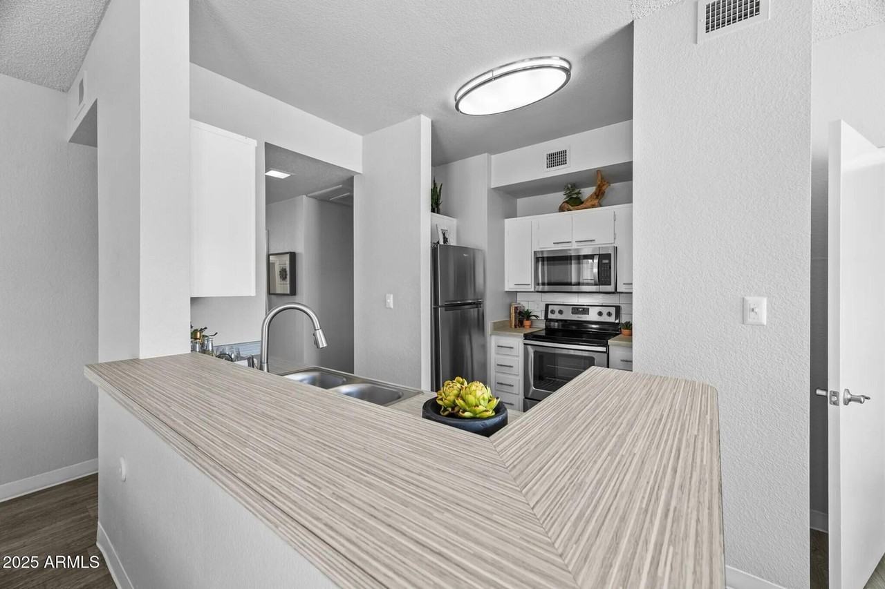 250 S Elizabeth Way #B2 - Photo 3 of 16