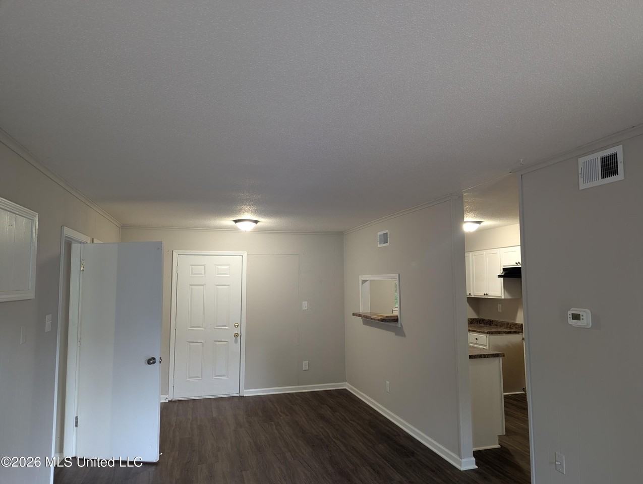 2628 Hillcrest Cir - Photo 4 of 19