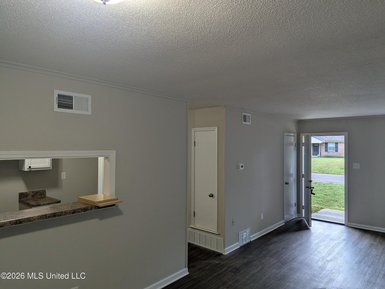 2628 Hillcrest Cir - Photo 5 of 19