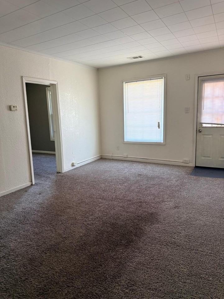 827 Colburn St #2 - Photo 3 of 9