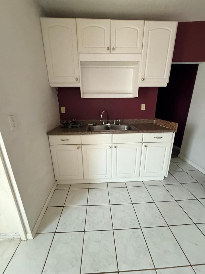 827 Colburn St #2 - Photo 4 of 9