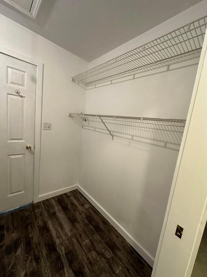 212 Holly Ln - Photo 3 of 35