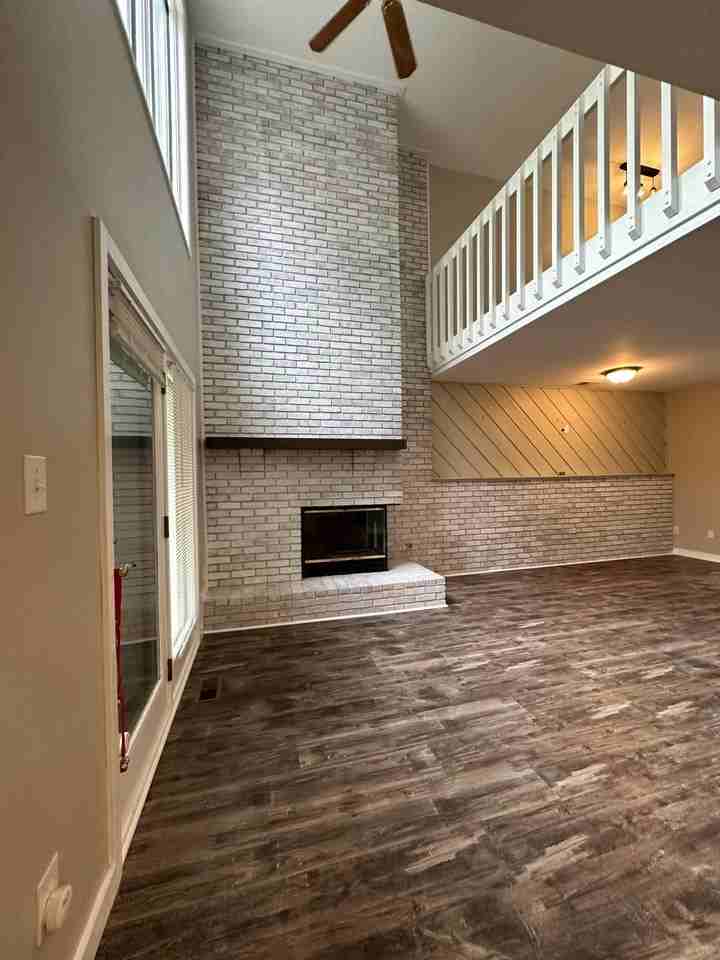 212 Holly Ln - Photo 4 of 35