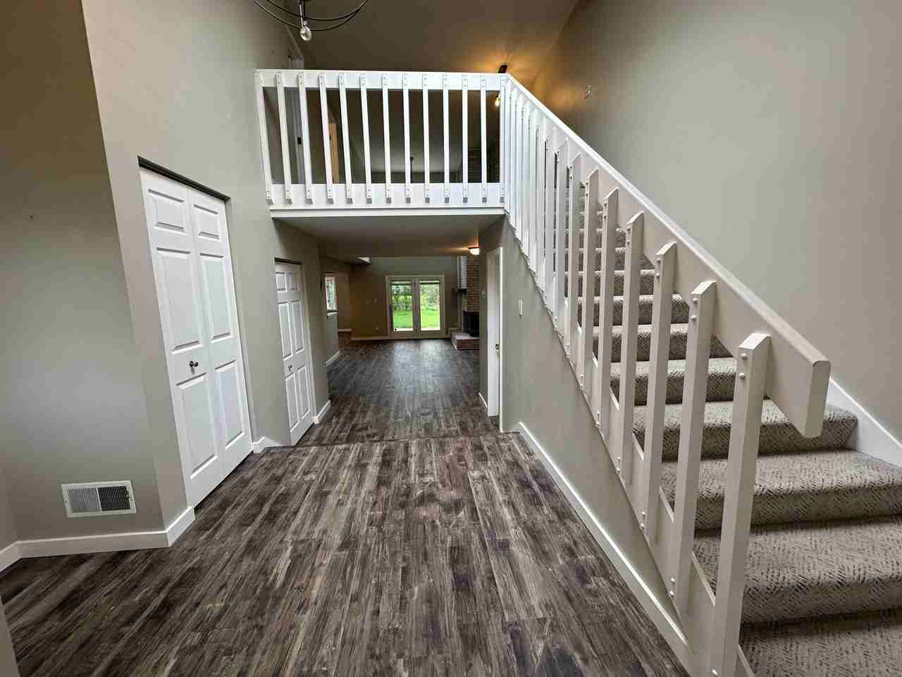 212 Holly Ln - Photo 6 of 35