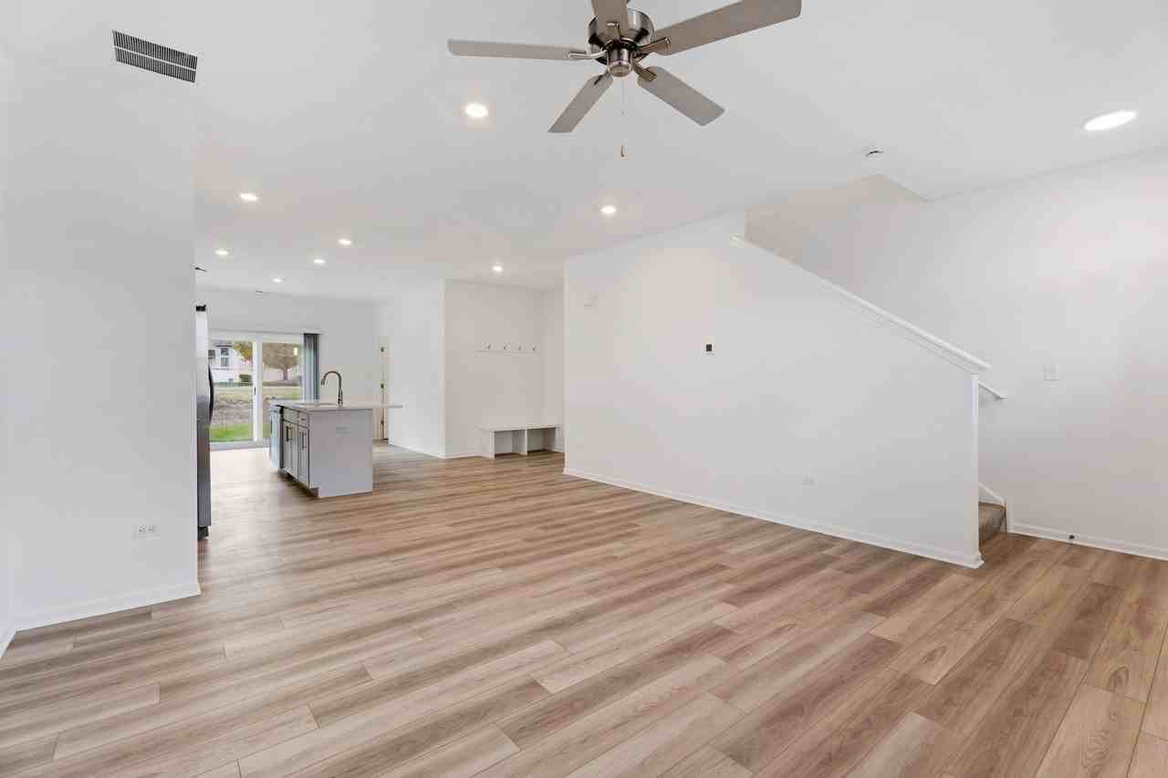 471 E 127th Pl - Photo 3 of 27