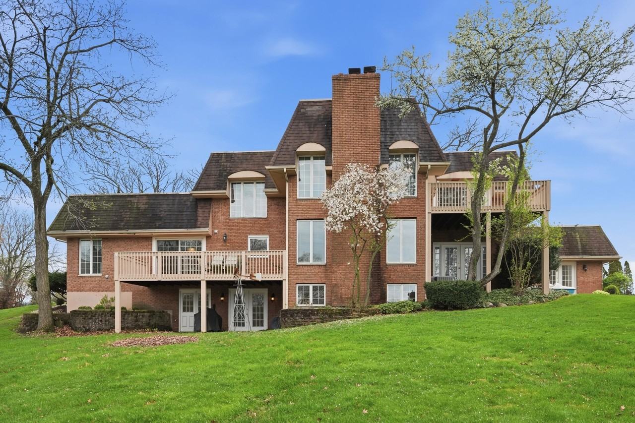 206 Scarborough Ct - Photo 3 of 47