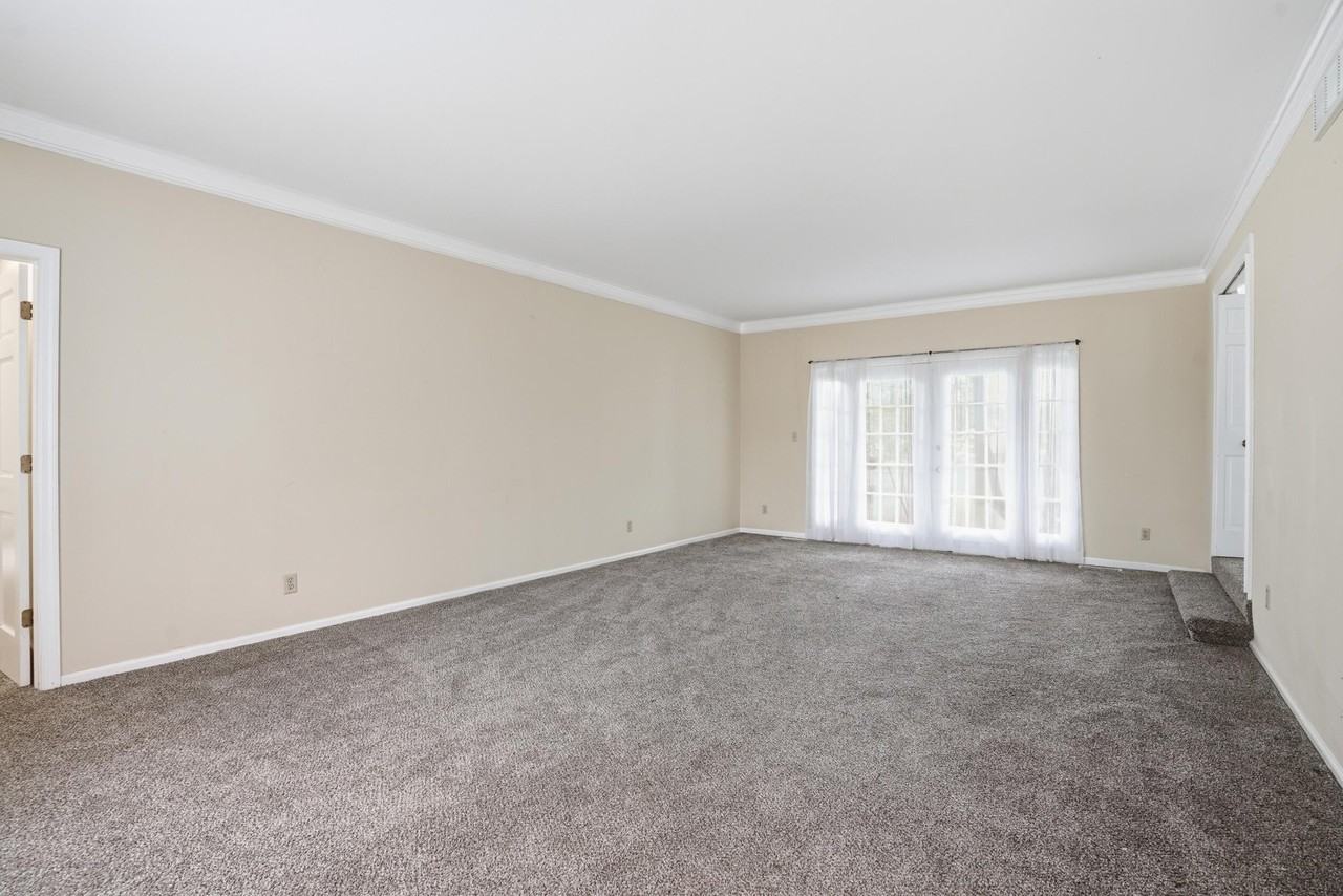 206 Scarborough Ct - Photo 5 of 47