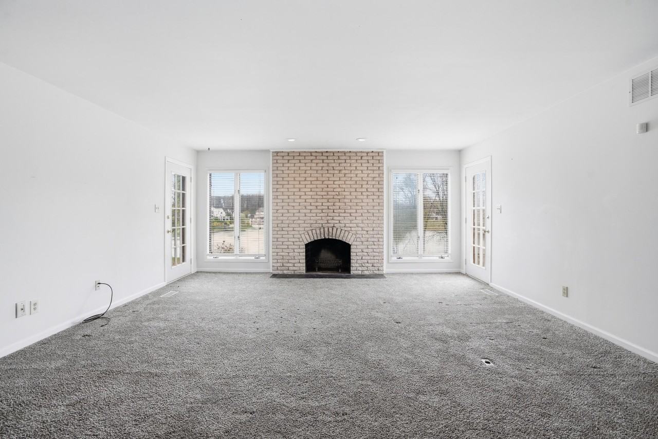 206 Scarborough Ct - Photo 6 of 47