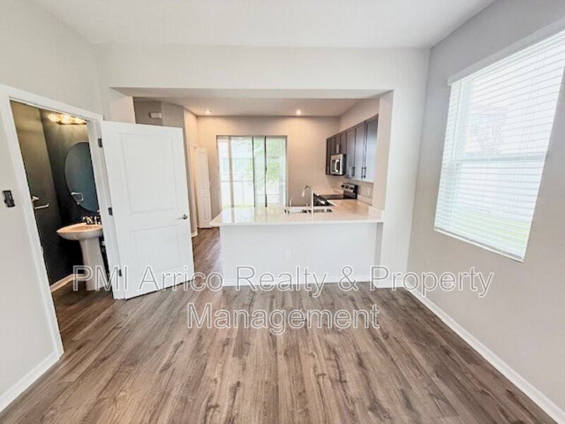 6334 Fairmont Ln - Photo 3 of 36