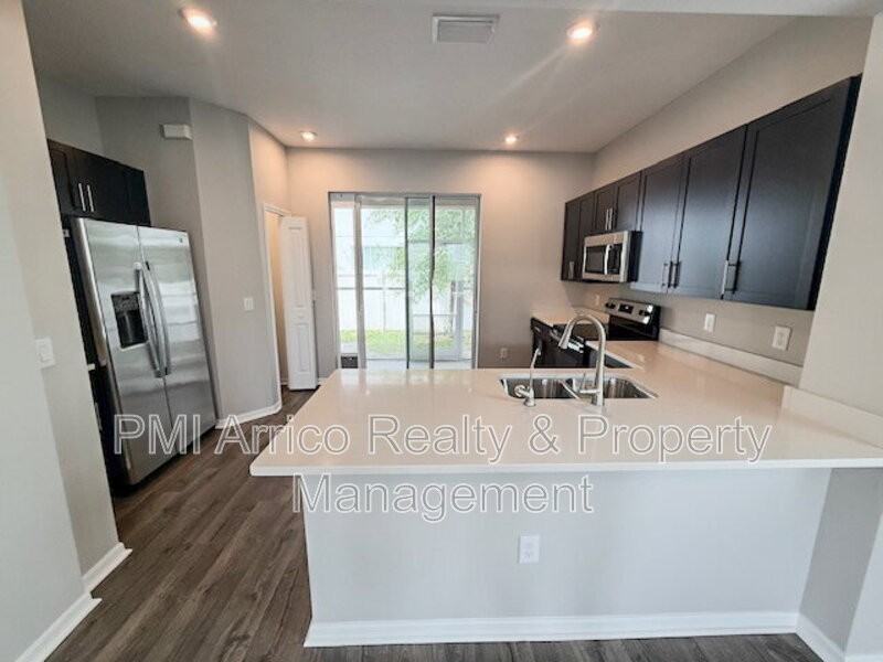 6334 Fairmont Ln - Photo 4 of 36