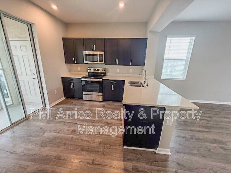 6334 Fairmont Ln - Photo 5 of 36