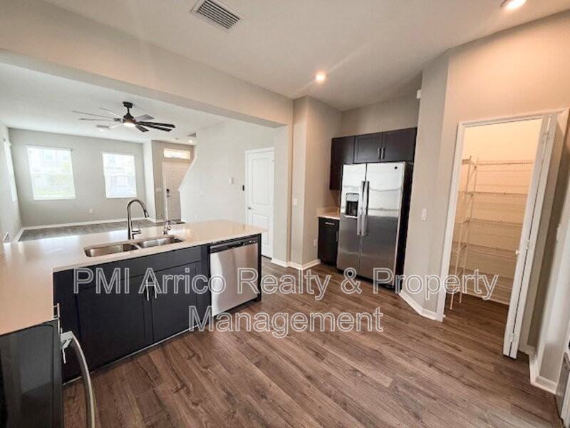 6334 Fairmont Ln - Photo 6 of 36