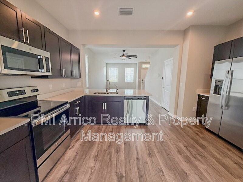 6334 Fairmont Ln - Photo 7 of 36