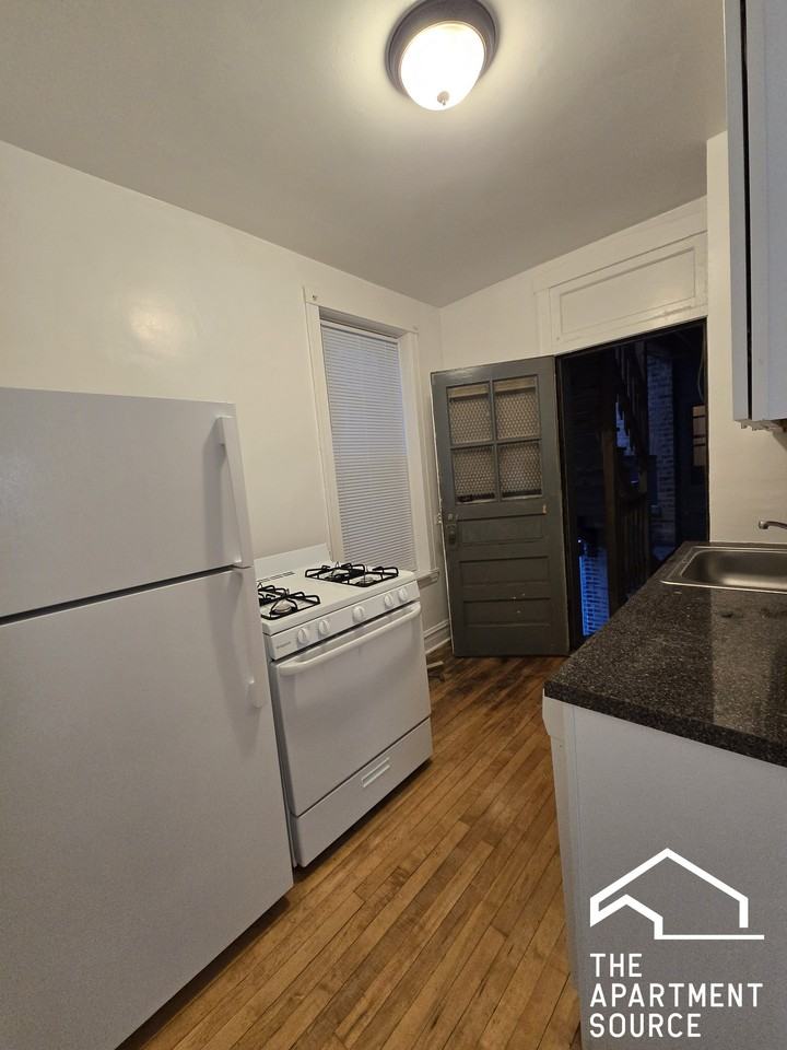 2956 W Belle Plaine Ave #2 - Photo 2 of 14