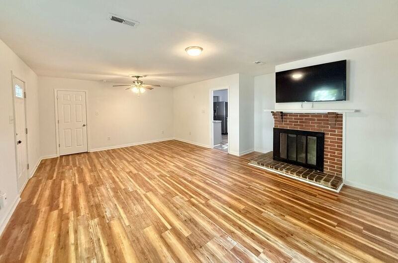 242 Pecan Rd - Photo 2 of 21