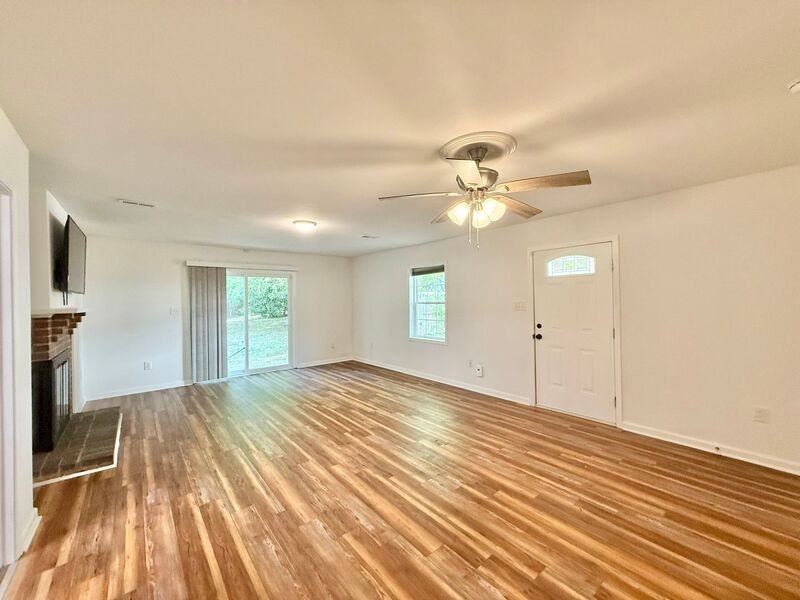 242 Pecan Rd - Photo 3 of 21
