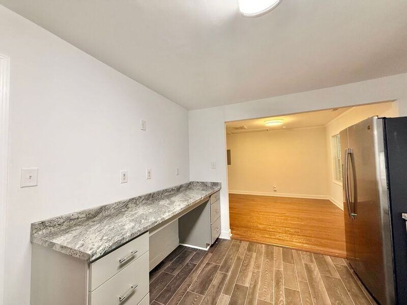 242 Pecan Rd - Photo 5 of 21