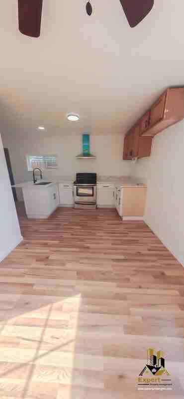 2389 Empress St #B - Photo 3 of 8