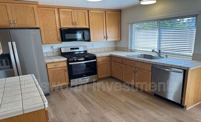 9914 Bourbon Ct - Photo 2 of 10