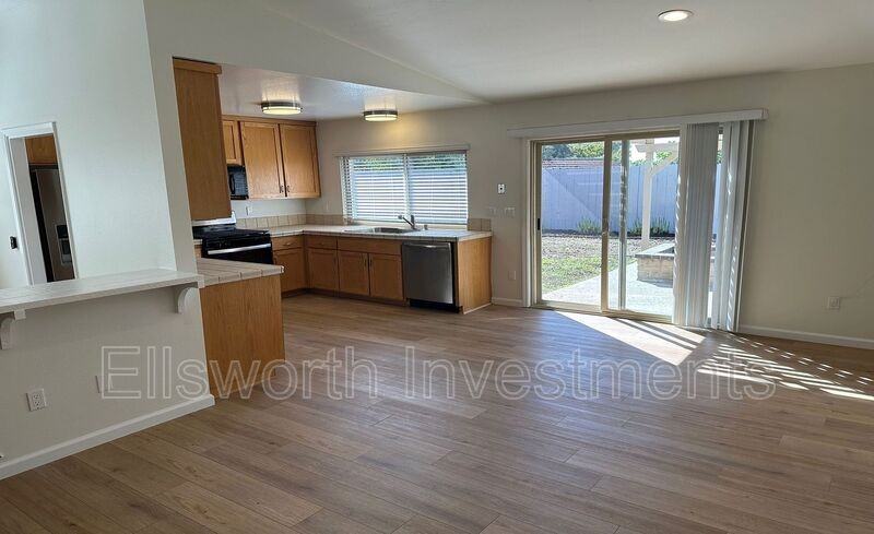 9914 Bourbon Ct - Photo 3 of 10