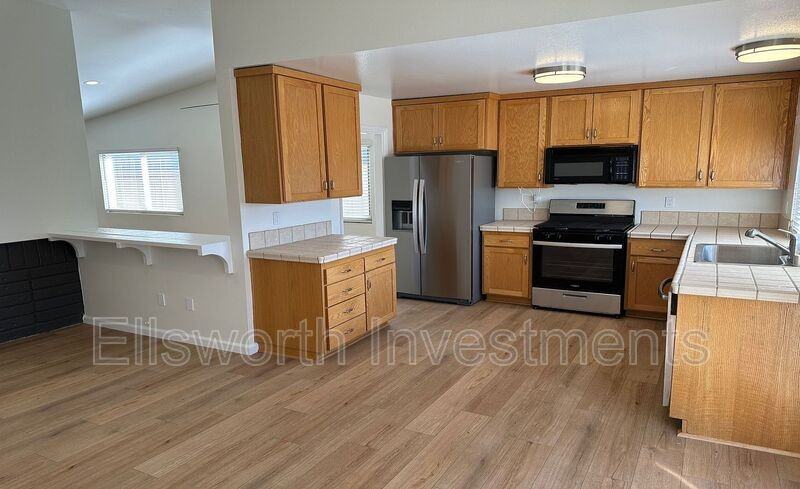 9914 Bourbon Ct - Photo 4 of 10