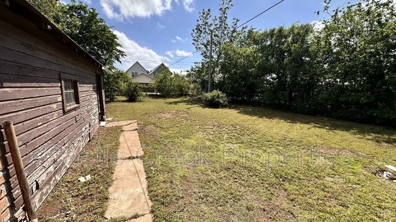 714 W Hurd St - Photo 2 of 10